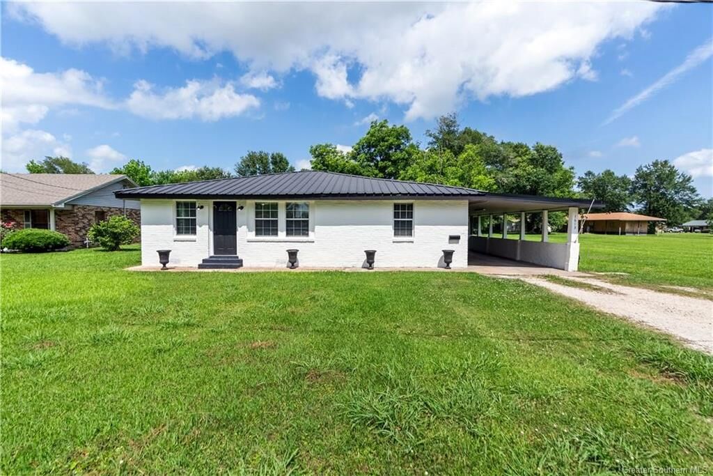 Property Photo:  1613 West Street  LA 70668 