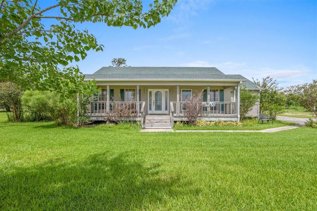 Property Photo: 9640 Simon Lebleu Rd LA 70607