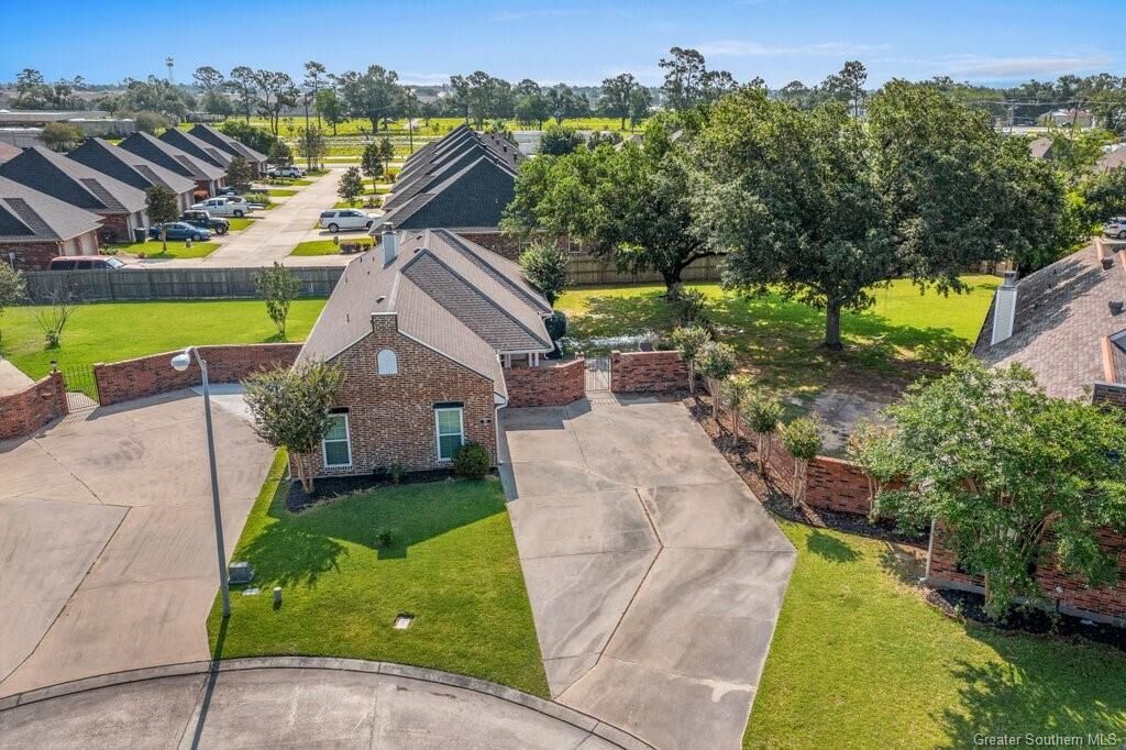 Property Photo:  2417 E Peace Drive E  LA 70605 