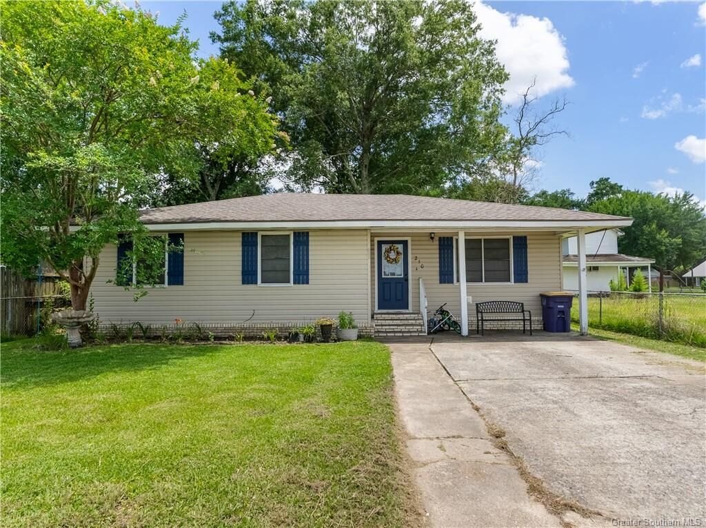 Property Photo:  210 E Miller Avenue E  LA 70647 