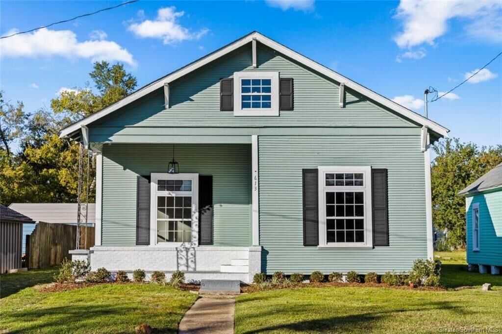 Property Photo:  613 Cleveland Street  LA 70601 