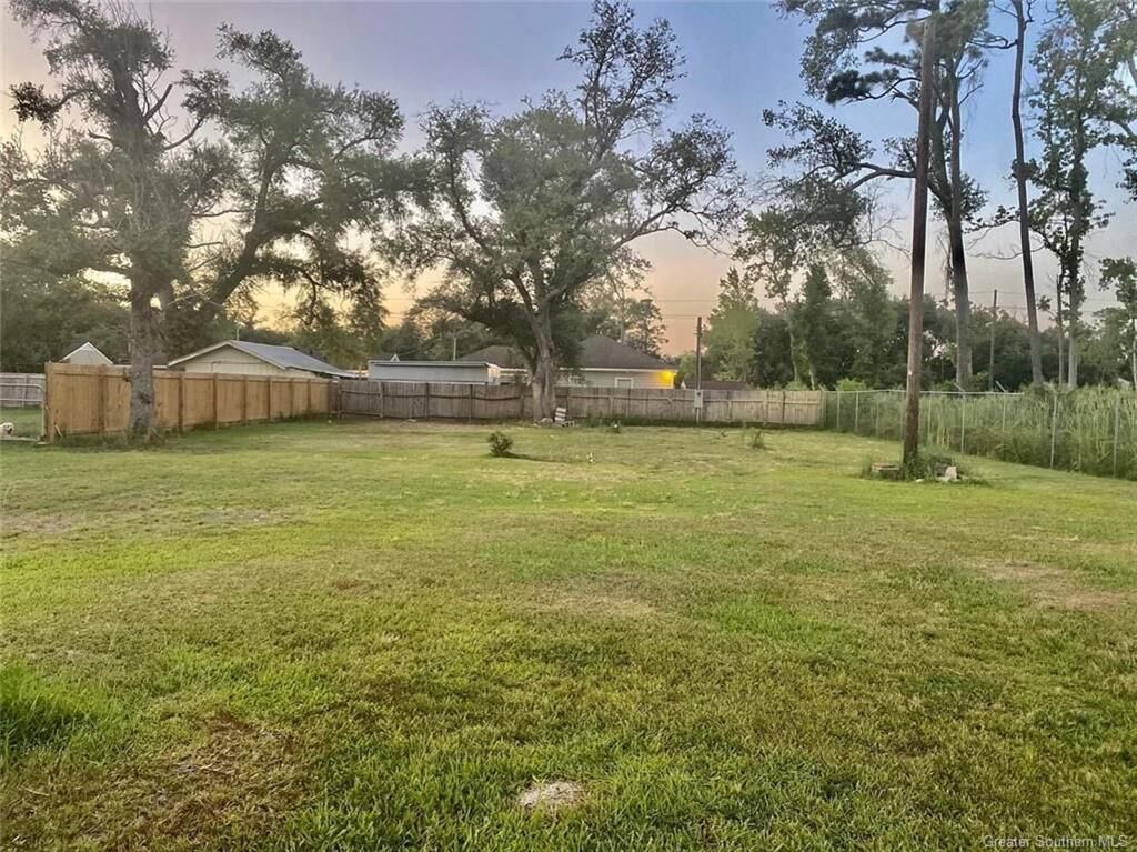 Property Photo: 1328 Meadow Lane LA 70663