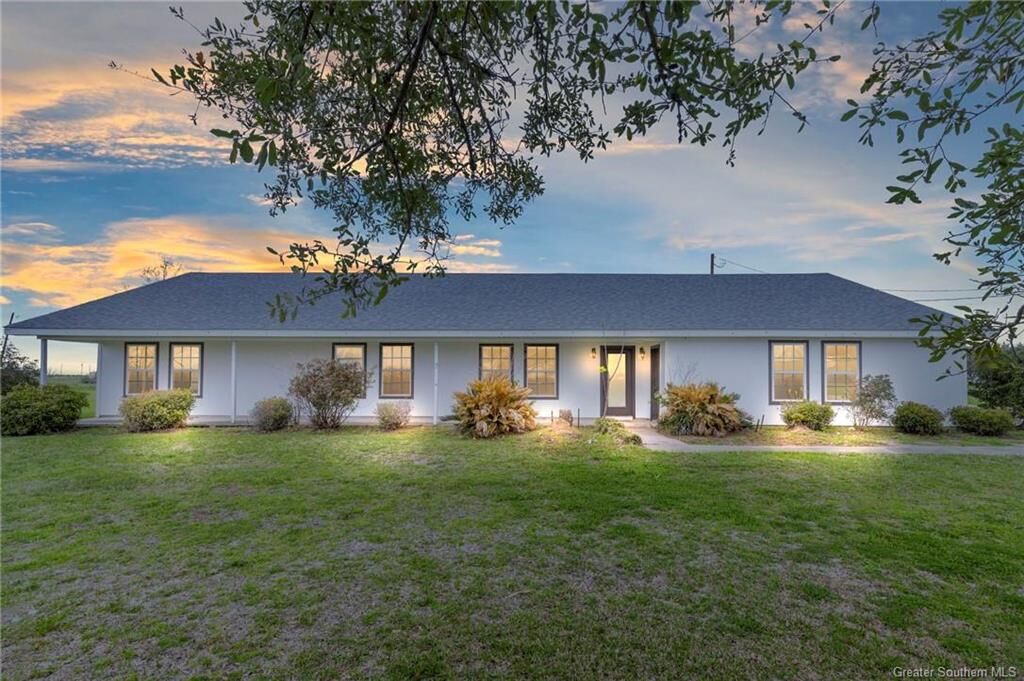 Property Photo: 165 Teal Lane LA 70630