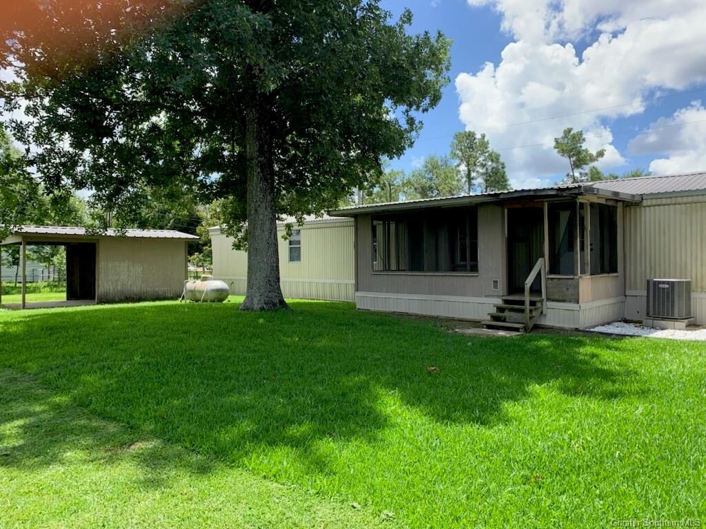 Property Photo: 2221 Estelle Drive LA 70665