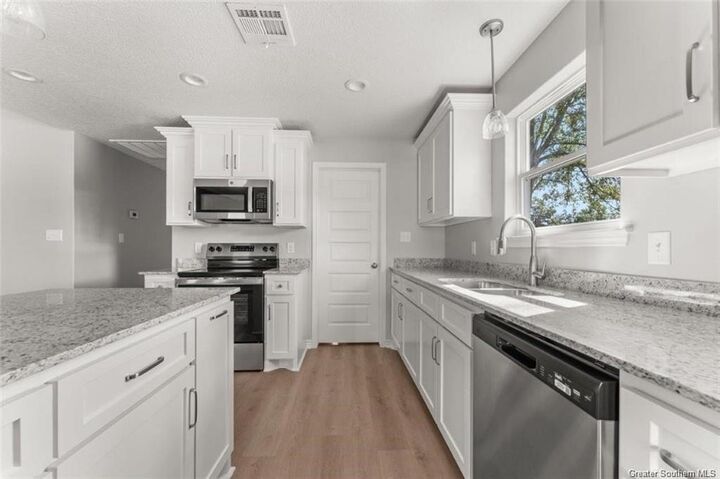 Property Photo:  211 N Gladys Street  LA 71446 