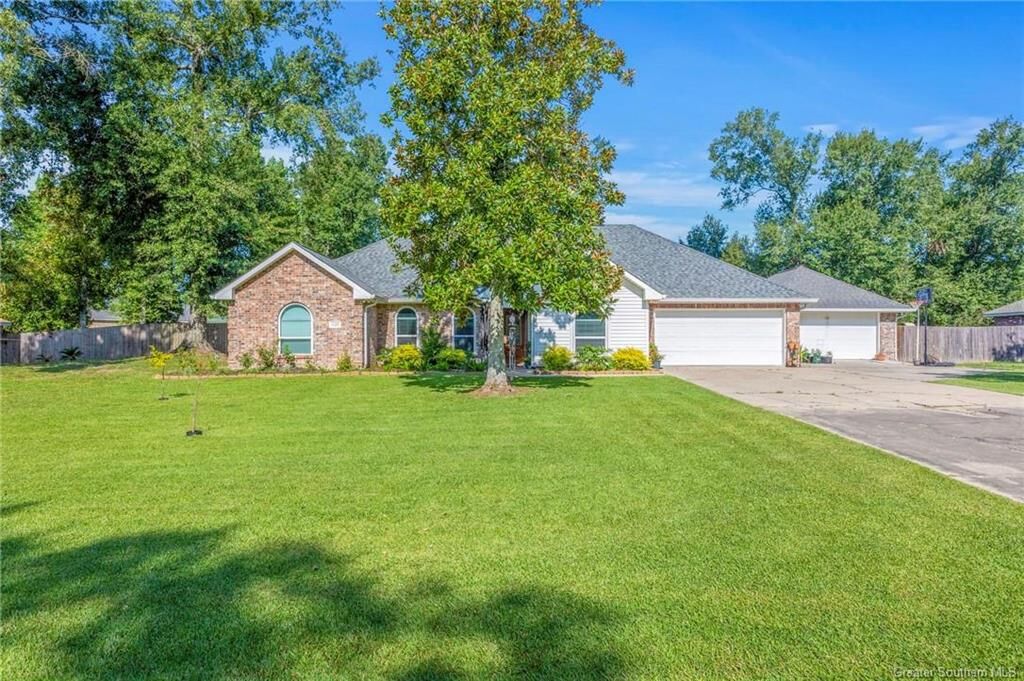 Property Photo: 1127 Chariot Drive LA 70611