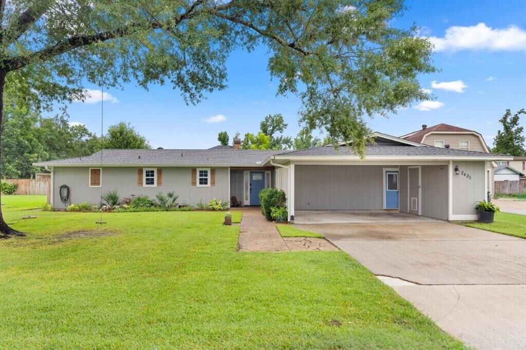 Property Photo:  2435 N Constance Lane N  LA 70605 