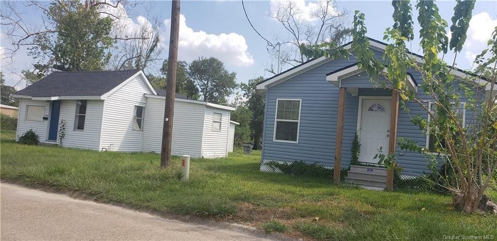 Property Photo:  1102 13th  LA 70601