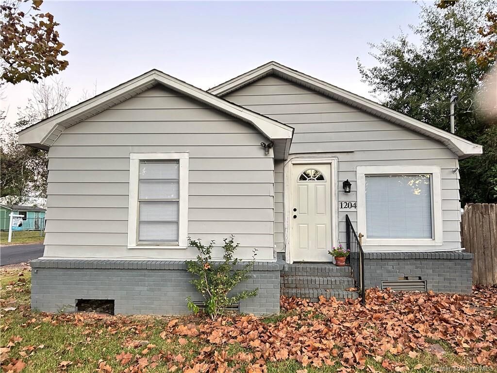 Property Photo: 1204 S Crocker Street S LA 70663