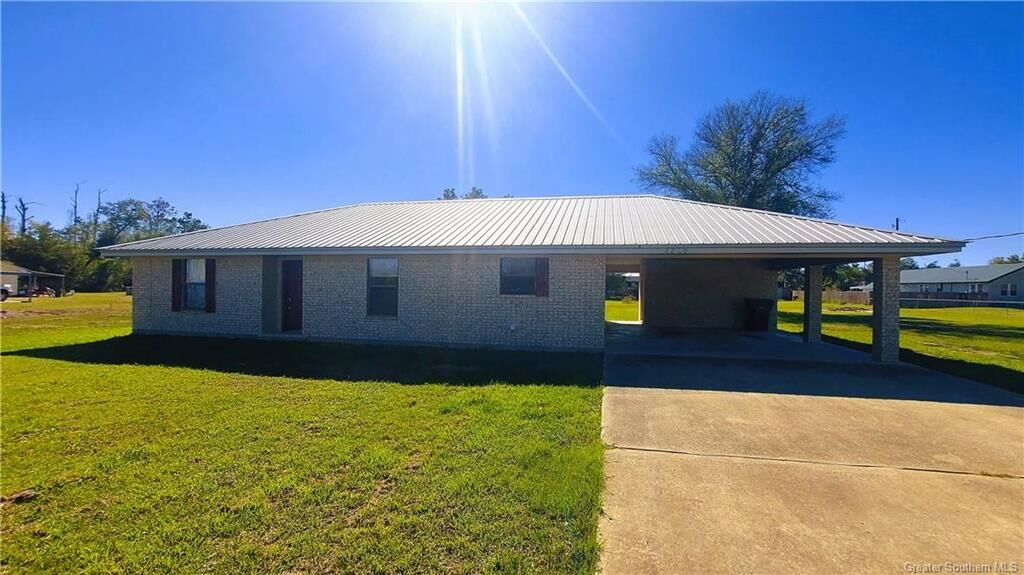 Property Photo: 2260 Azalie Drive LA 70665