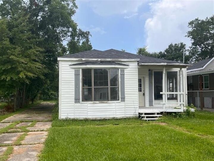 Property Photo: 1708 6th Street LA 70601