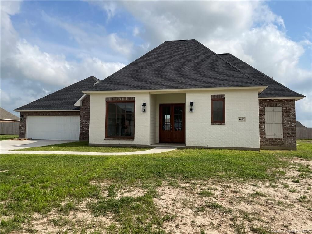 Property Photo: 1025 Mary Diane McCall Drive LA 70605