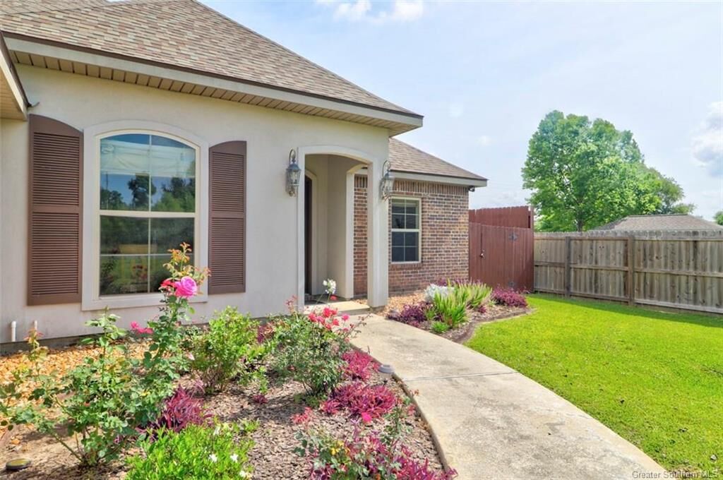 Property Photo: 140 Cassy Drive LA 70663