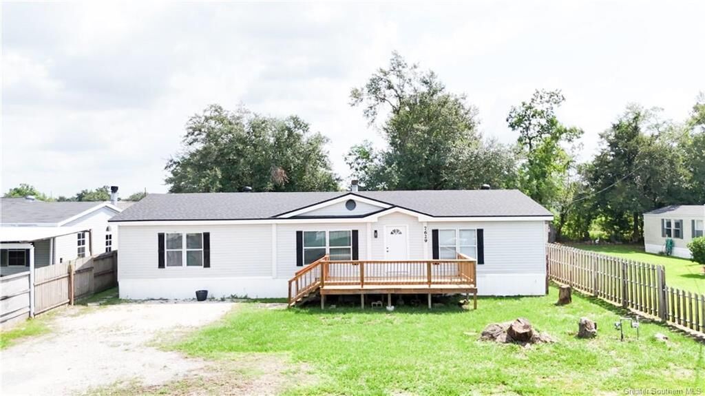 Property Photo: 7629 Mackerel Drive LA 70605