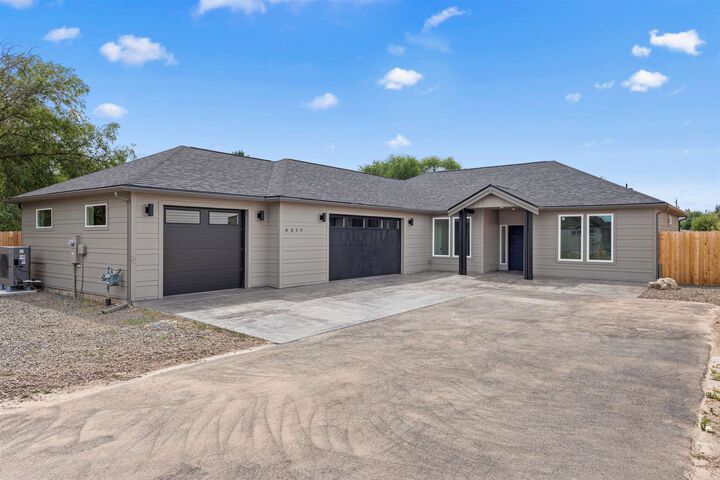 4217 N Locust Rd  Spokane WA 99206 photo
