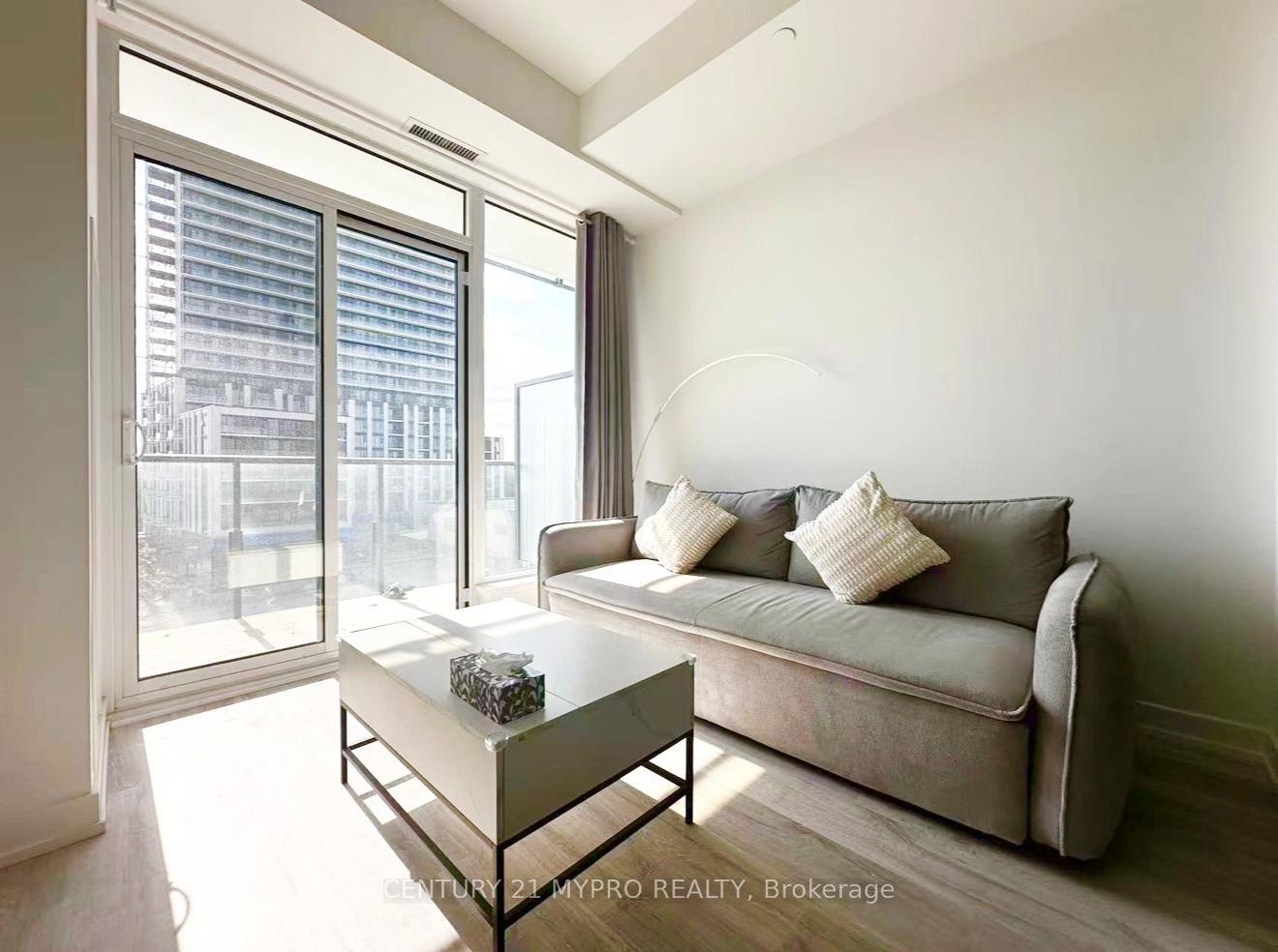 Photo de la propriété:  7 Golden Lion Heights 648  ON M2M 0C1 
