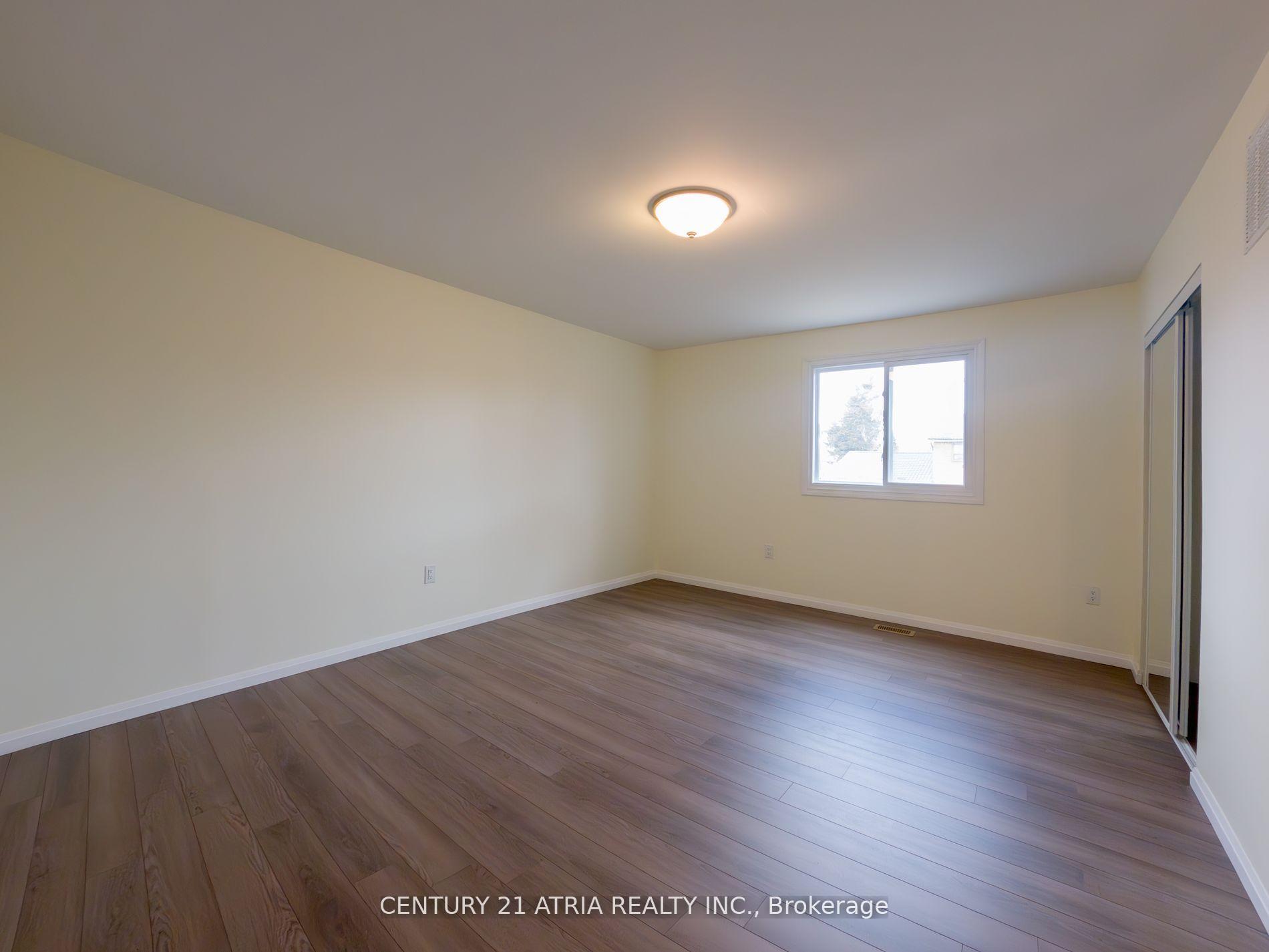 Photo de la propriété:  96 Invergordon Avenue E  ON M1S 2Z2 