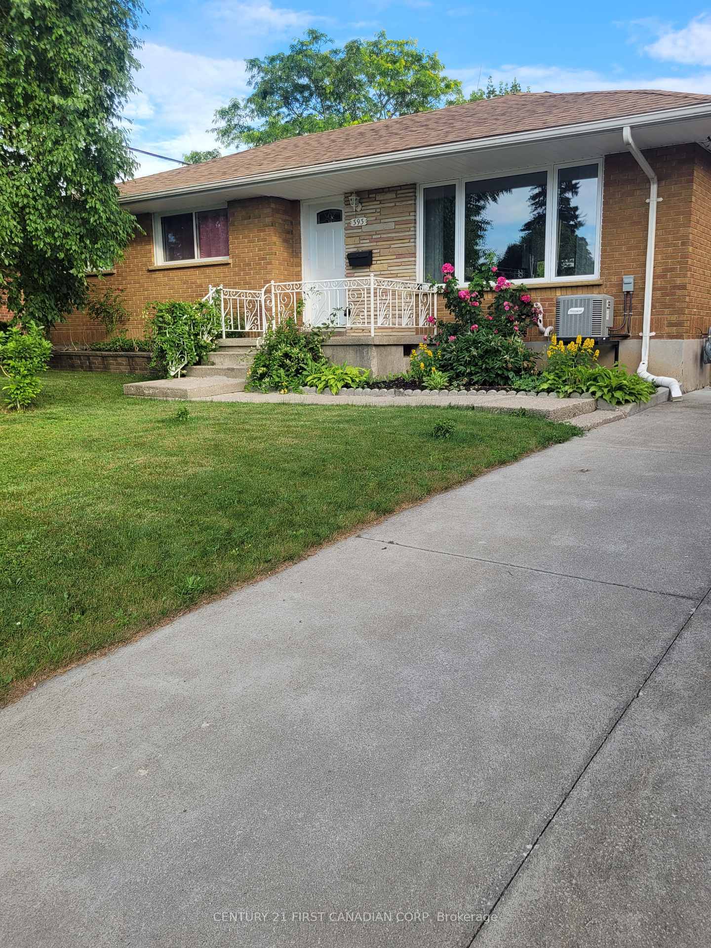 Photo de la propriété:  393 Chippendale Crescent  ON N5Z 3G1 
