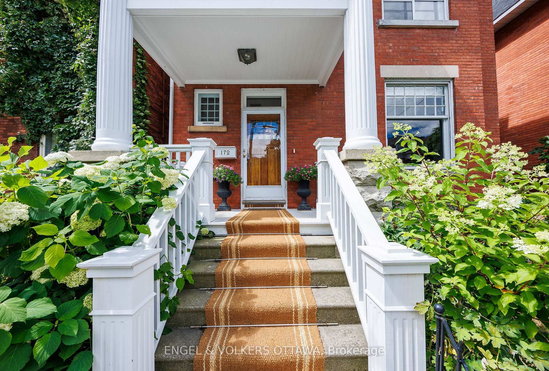 Photo de la propriété: 172 Cartier Street N ON K2P 1K9