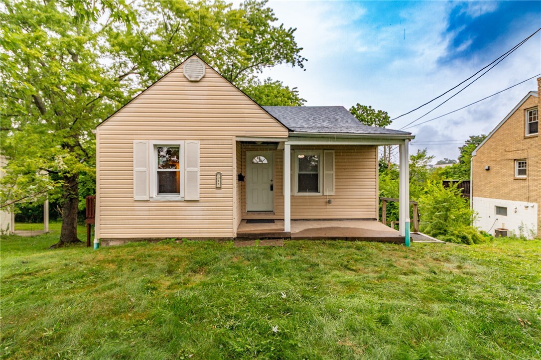 Property Photo: 314 Fort Couch Rd PA 15241