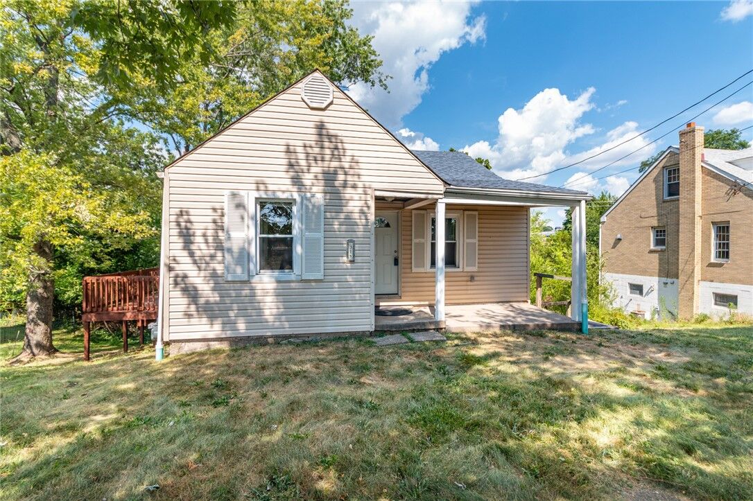 Property Photo:  314 Fort Couch Rd  PA 15241 