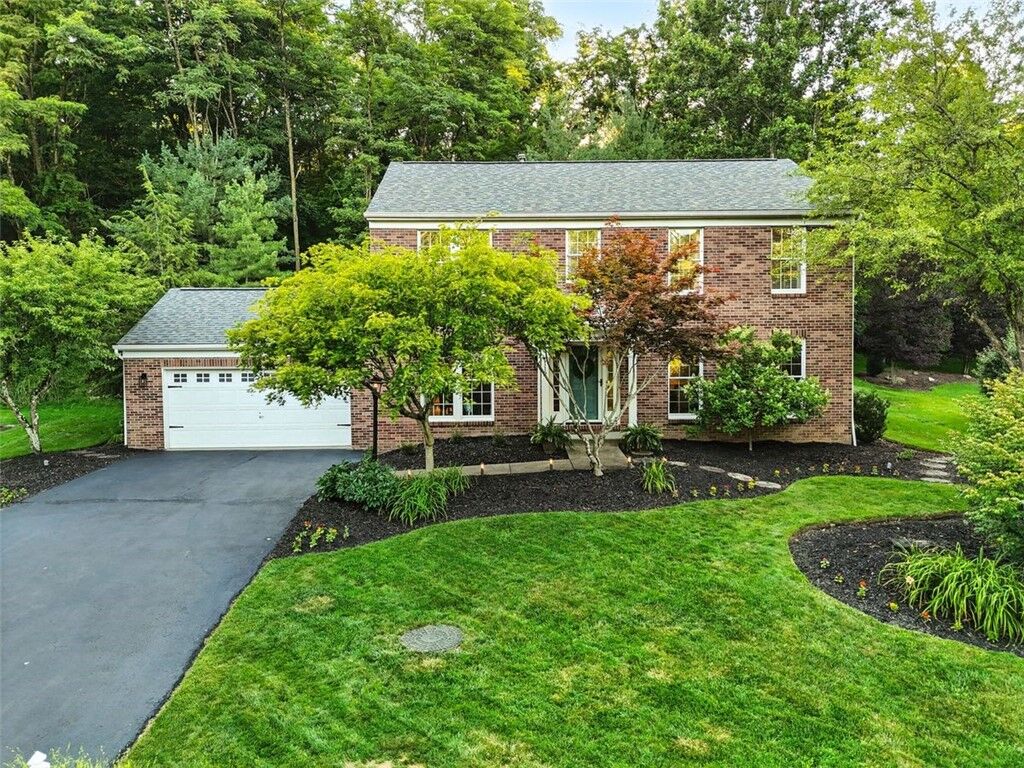 Property Photo: 112 Eaglebrook Ct PA 15367
