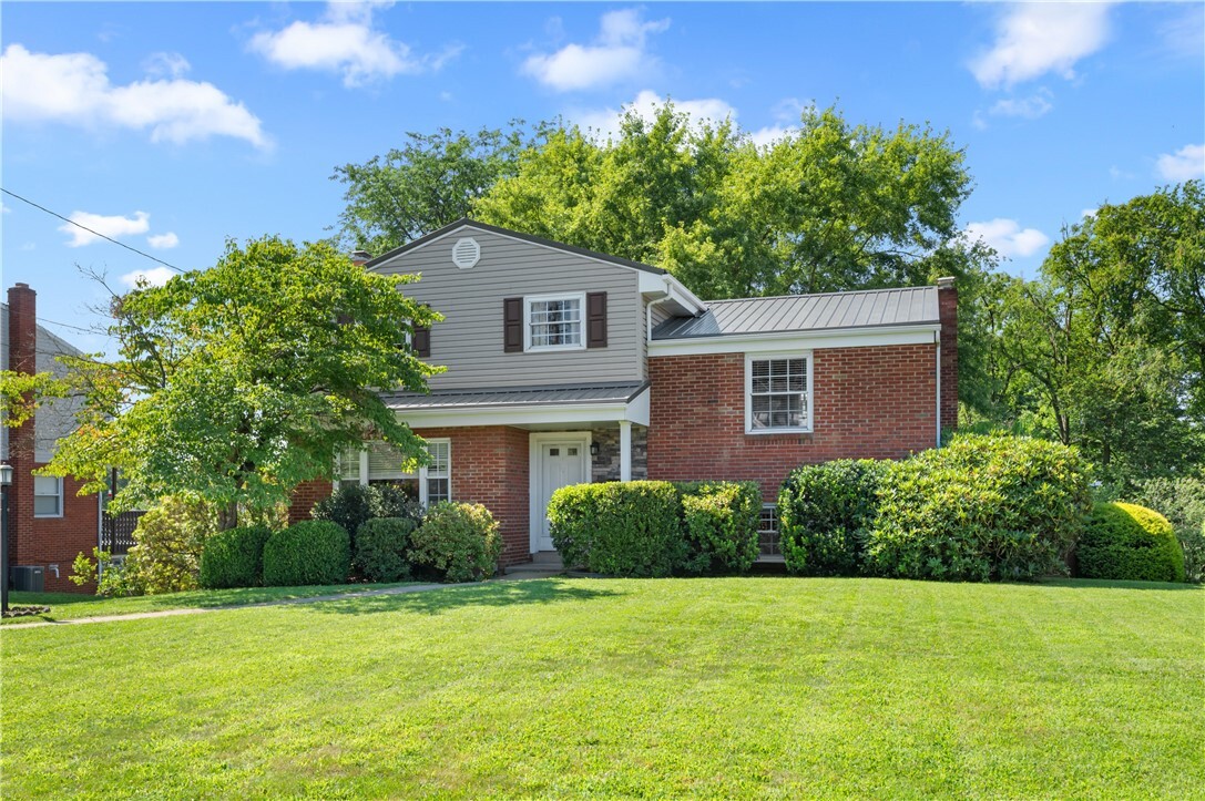 Property Photo: 307 McWilliams Dr PA 15065