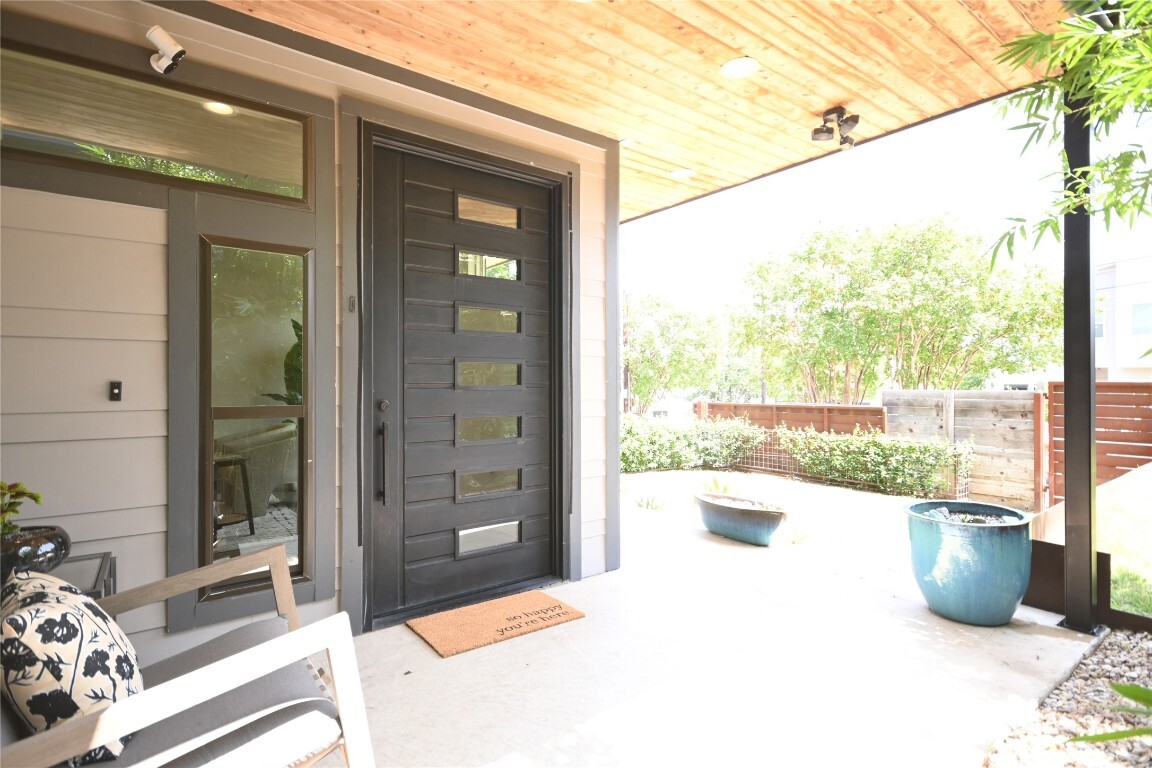 Property Photo: 1904 Sl Davis Avenue 1 TX 78702