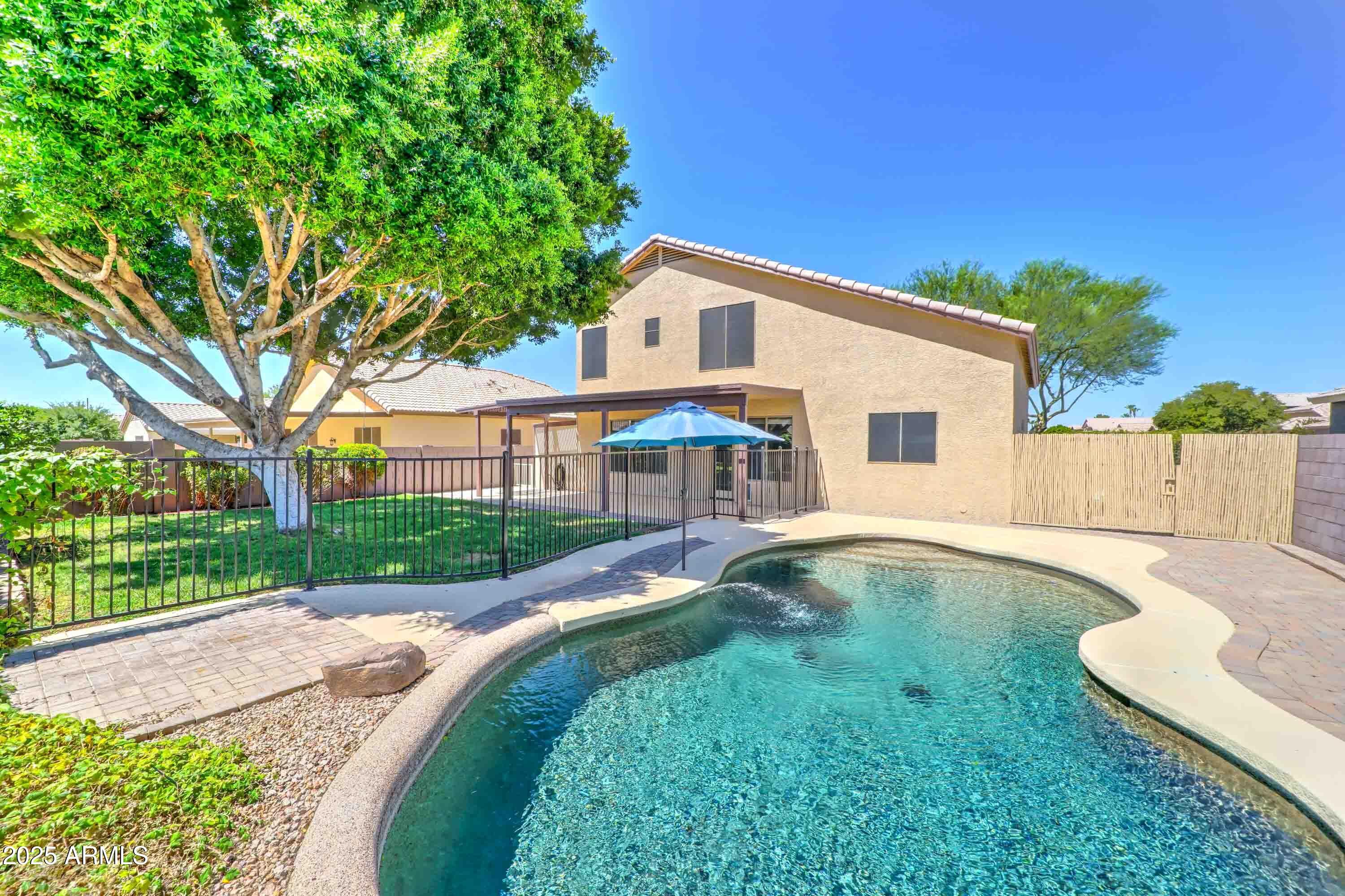 Property Photo: 1043 S Canfield Street AZ 85208