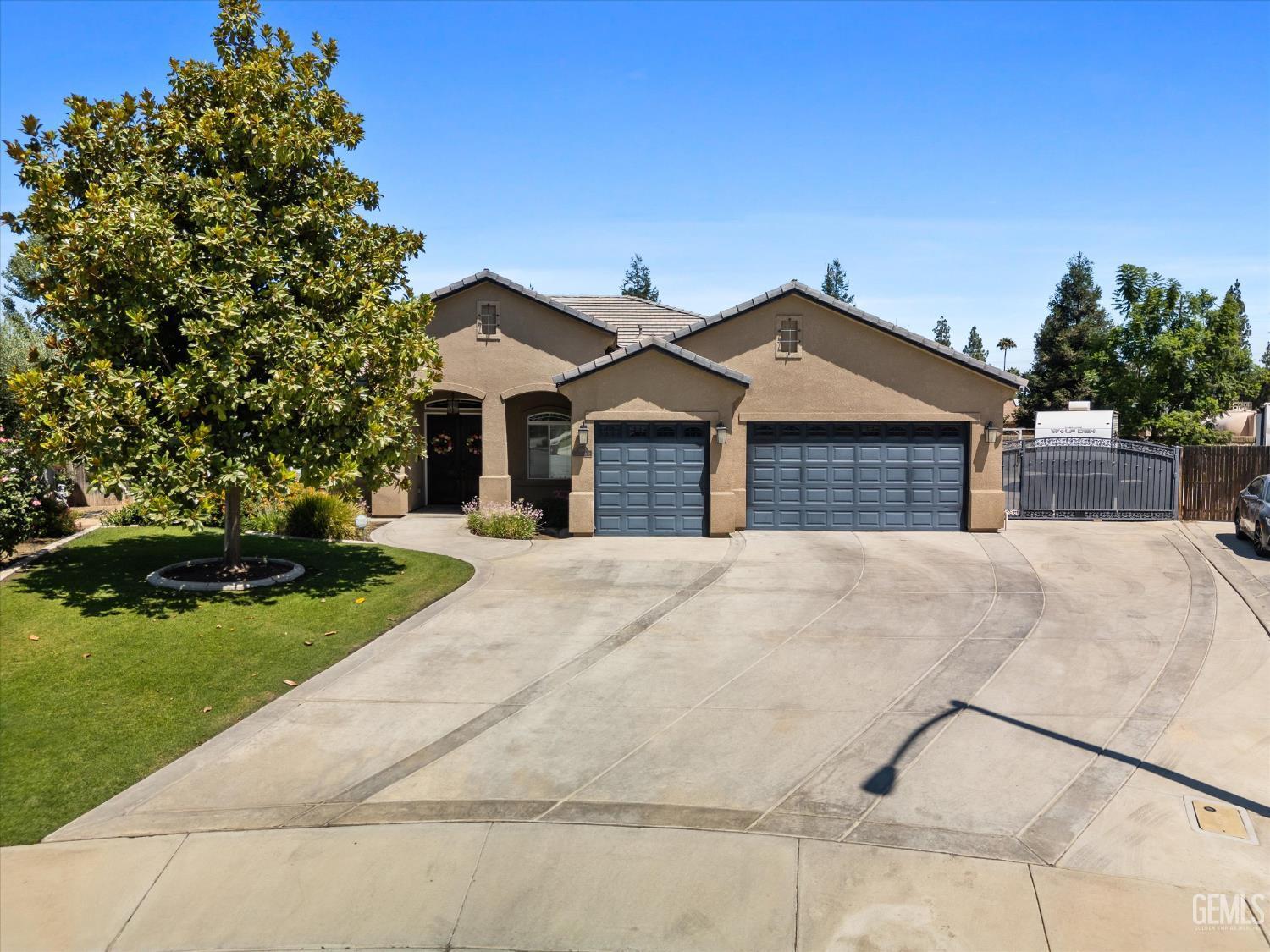 Property Photo: 6407 Cypress Ridge Court CA 93312