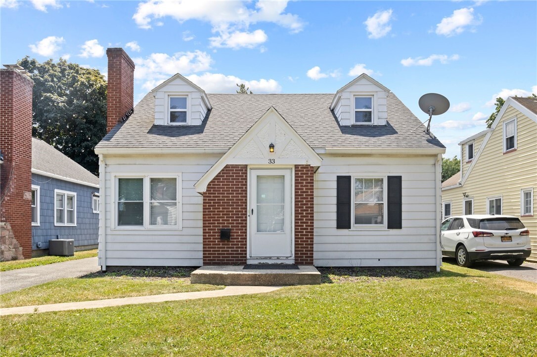 Property Photo: 33 Glenthorne Road NY 14615