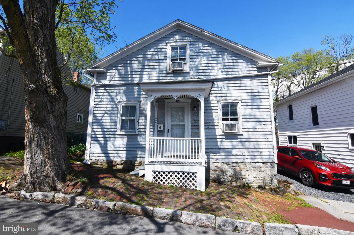 Property Photo: 122 E Monmouth Street VA 22601