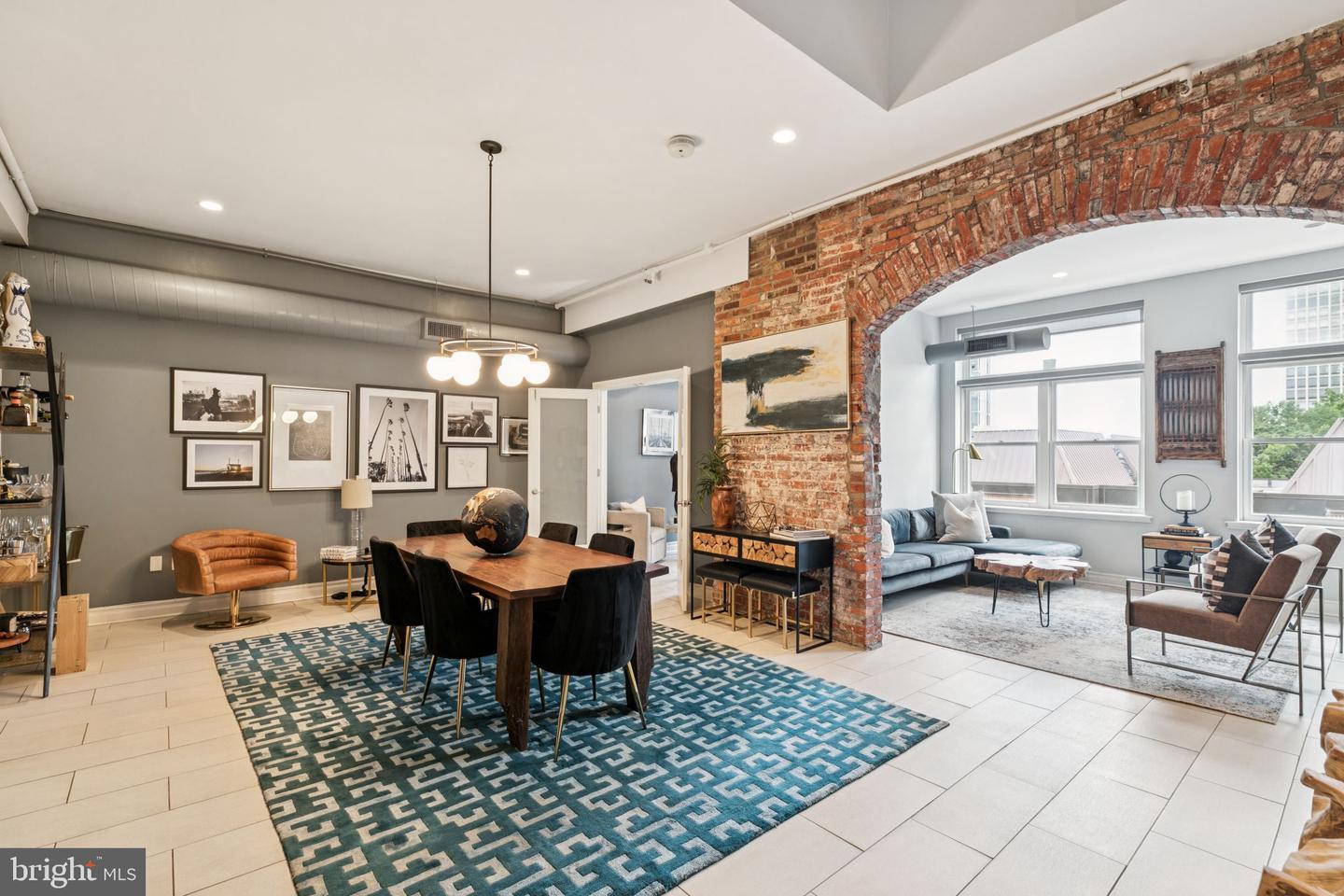 Property Photo:  121 Walnut Street -35 404  PA 19106 