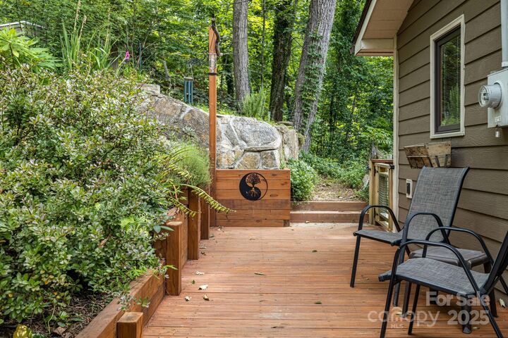 Property Photo:  695 Huckleberry Mountain Road  NC 28792 