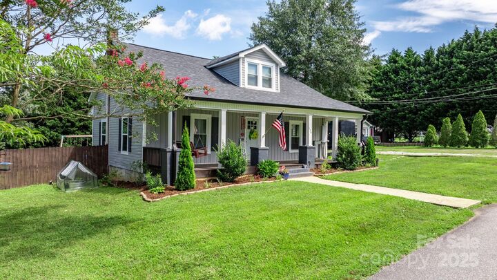 Property Photo: 126 Huss Avenue NC 28638