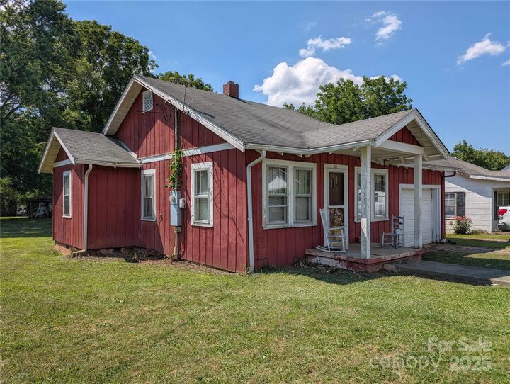 Property Photo: 261 Westwood Circle NC 28786