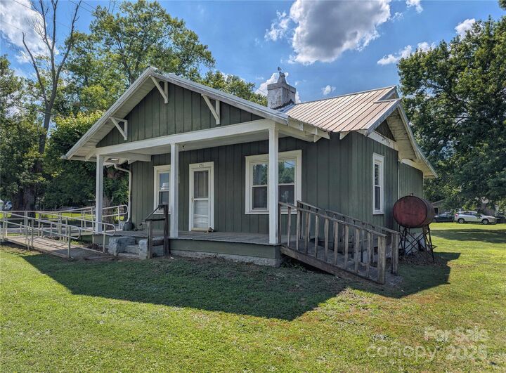 Property Photo: 251 Westwood Circle NC 28786