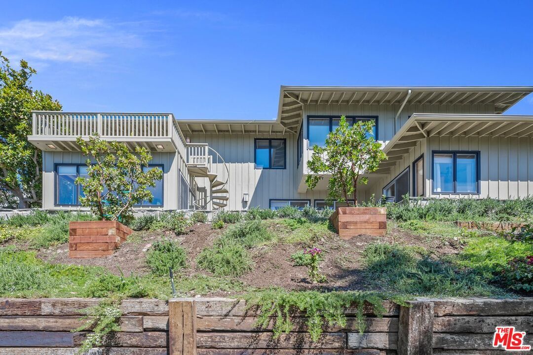 Property Photo:  13201 Cheltenham Dr  CA 91423 