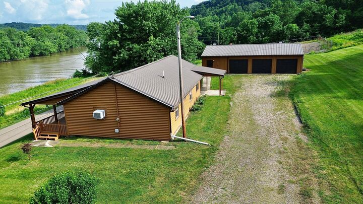 Property Photo: 9815 Old River Road OH 43720