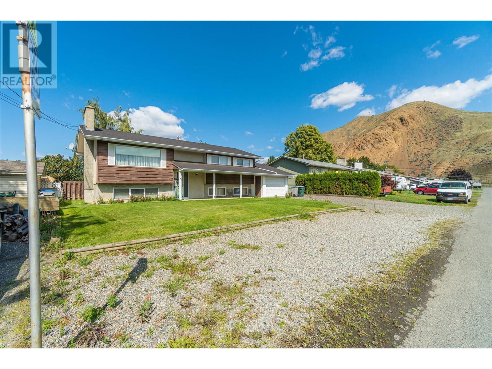 Property Photo:  1118 Chateau Street  BC V2B 5R4 