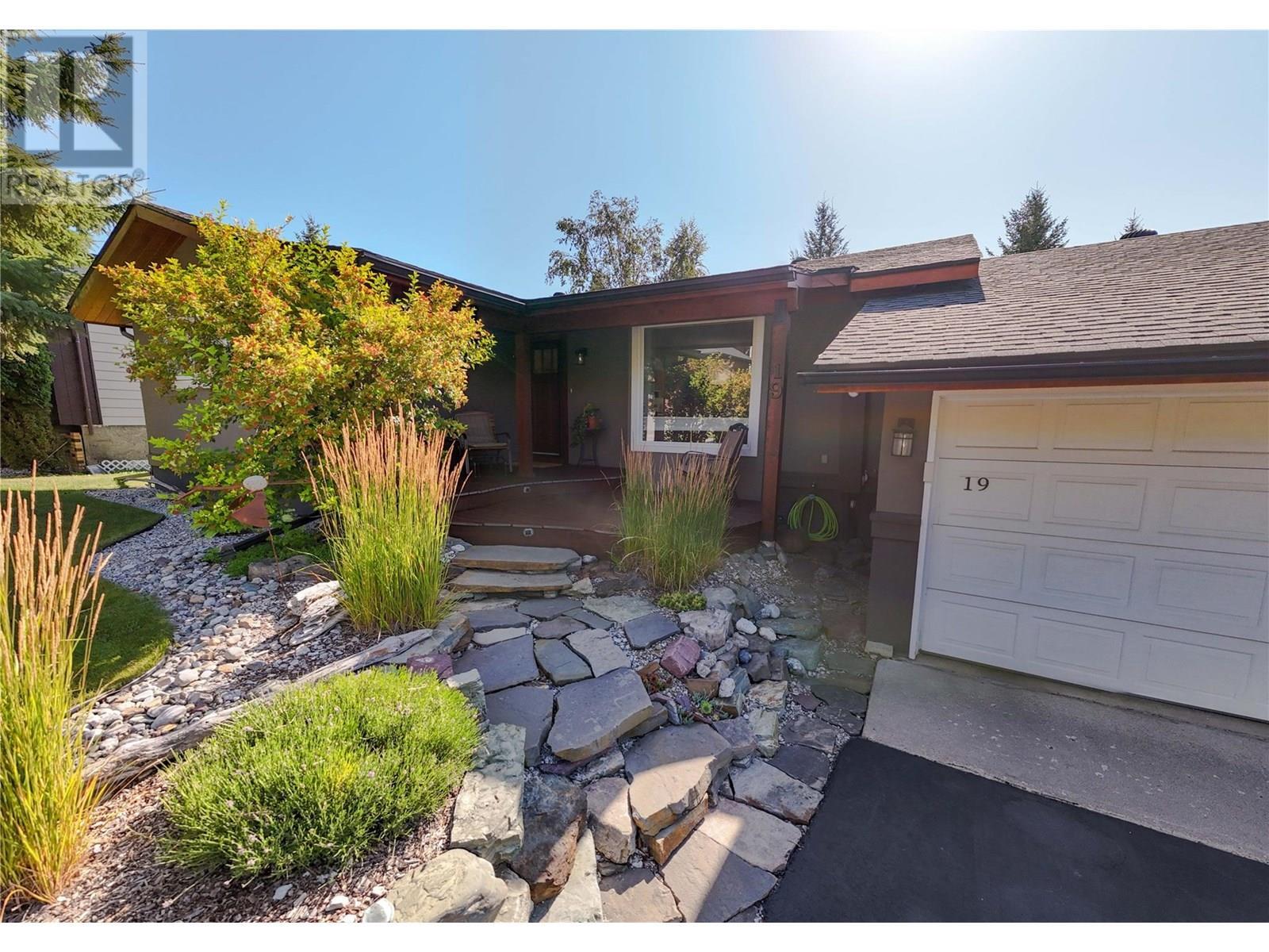 Property Photo: 19 Aspen Crescent BC V0B 1M5