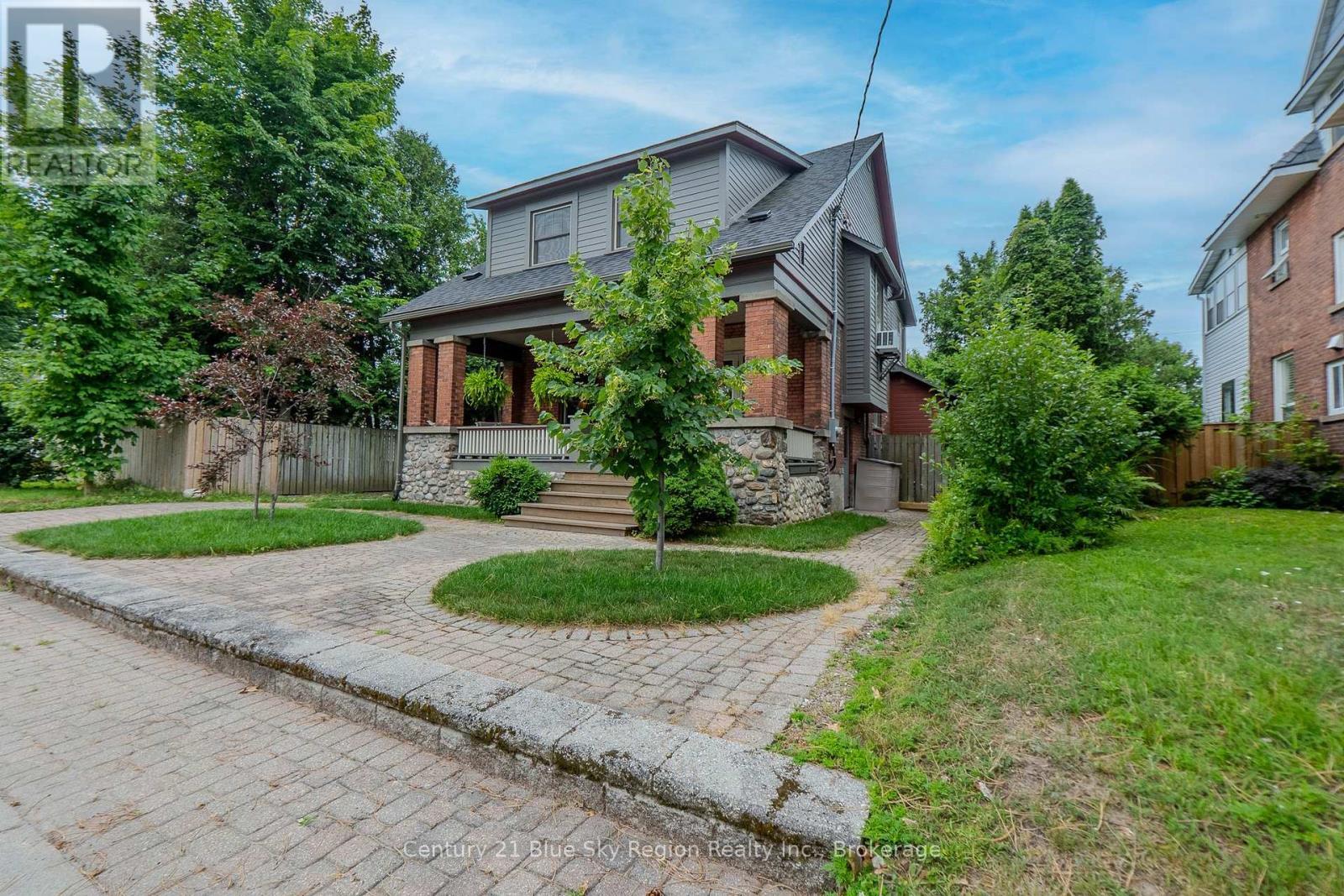 Photo de la propriété: 871 Main Street West ON P1B 2V8
