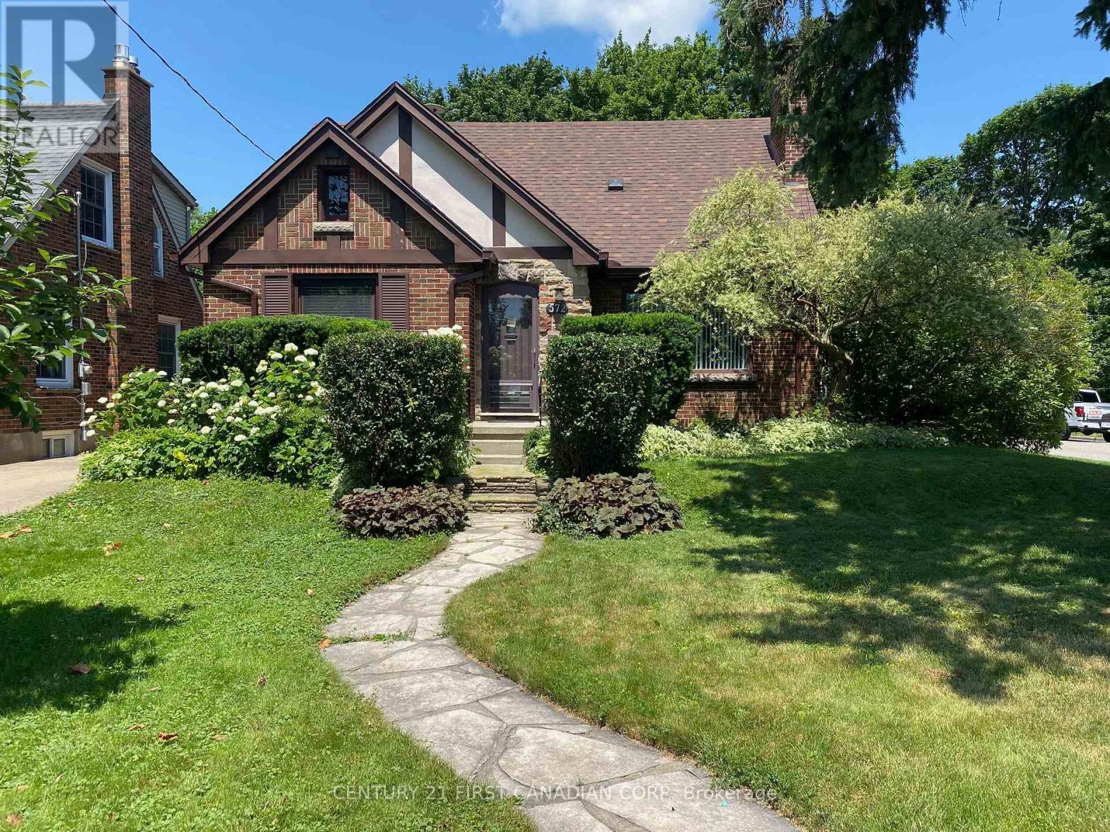 Photo de la propriété:  572-Upper Cheapside Street  ON N5Y 3X6 