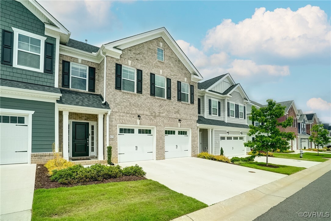Property Photo: 8174 Carriage Homes Drive VA 23294