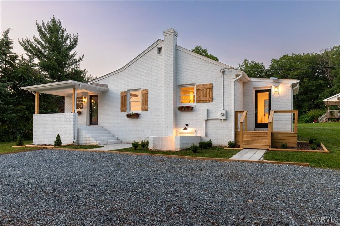 Property Photo: 3806 Richmond Highway VA 24593