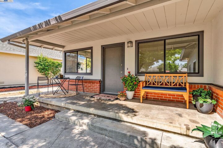 Property Photo: 471 Rose St CA 94550