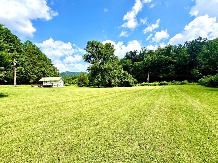 Property Photo: 1926 Broad Bottom Road KY 41501
