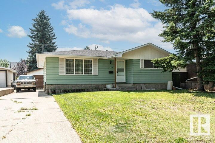 1036 Moyer Drive  Sherwood Park AB T8A 1E6 photo