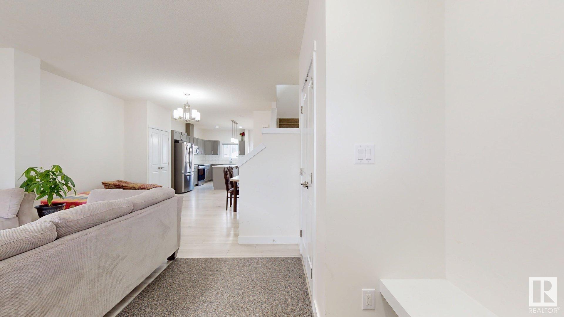 Photo de la propriété: 3230 4 Street NW AB T6T 2S9