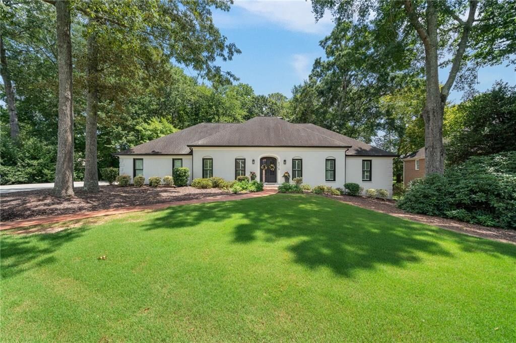Property Photo: 6315 Buckingham Place GA 30040